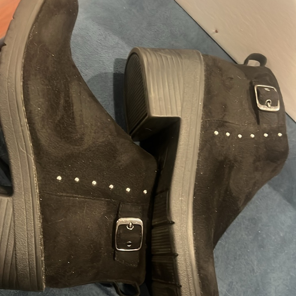 Beautiful, comfortable BZees Boots - Picture 2 of 4